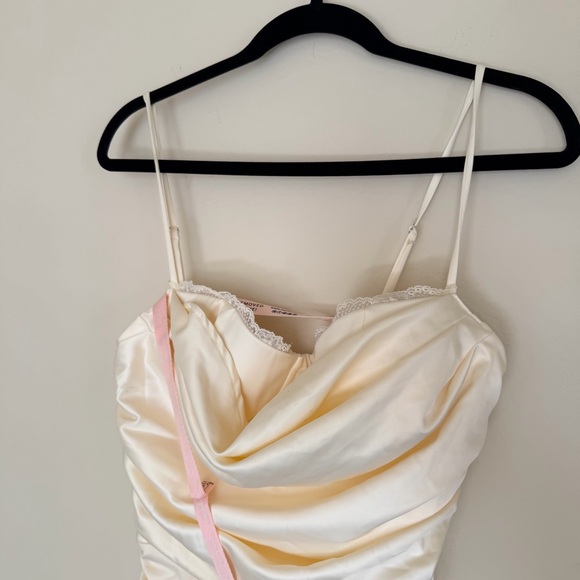 Oh Polly Cream Ruched Mini Dress w/ Lace Trim Satin  in Oyster White NWT Size 8 - Picture 6 of 12